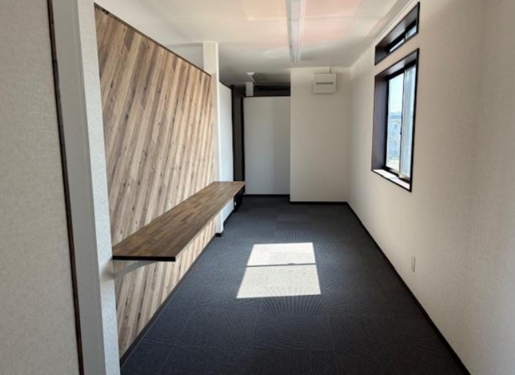 滋賀県栗東市 幹線道路沿い 2階 約25坪 貸店舗事務所 テナント 専用駐車場2台 共用駐車場有