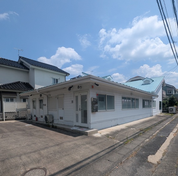 滋賀県 大津市 郊外住宅地 1階 約42坪 貸店舗事務所 テナント 駐車場有