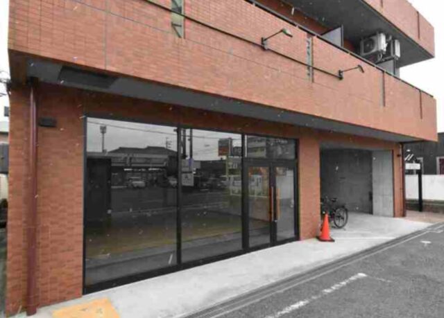 大津市堅田 幹線道路沿い 内装美装 テナント外観