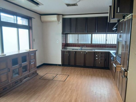 滋賀県守山市 JR守山駅徒歩18分 戸建てテナント 駐車場有