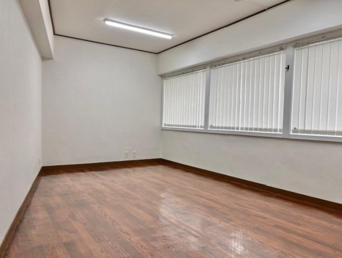 滋賀県草津市 JR草津駅徒歩5分 駅近 2階 約6坪 貸店舗事務所テナント 滋賀県草津市 JR草津駅徒歩5分 駅近 2階 約6坪 貸店舗事務所テナント