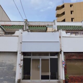 野洲市 JR野洲駅徒歩1分 交差点近くの店舗付住宅 貸店舗テナント