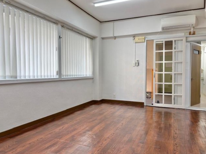 滋賀県草津市 JR草津駅徒歩5分 駅近 2階 約6坪 貸店舗事務所テナント 滋賀県草津市 JR草津駅徒歩5分 駅近 2階 約6坪 貸店舗事務所テナント